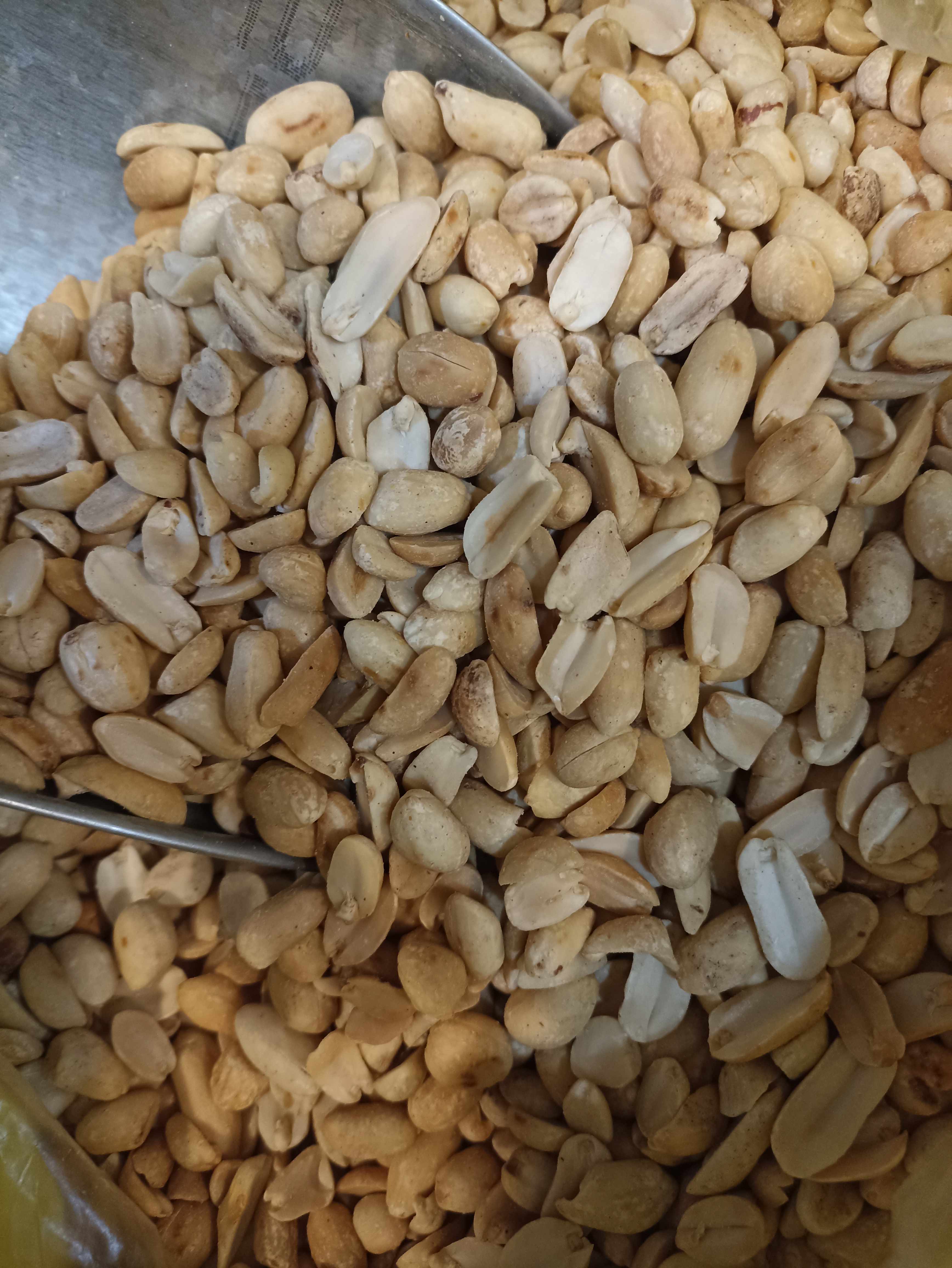 بادام زمینی دو آتشه